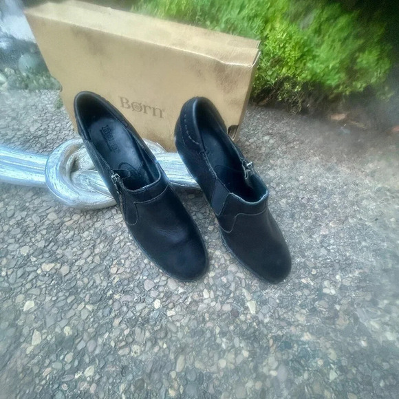 Born Women's Black Carteret Stacked Heel Side Zip Bootie Size 9 - Picture 1 of 8